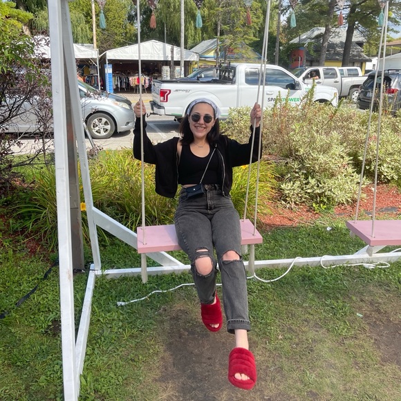 MEET THE POSHER ⚡️ - Picture 2 of 4